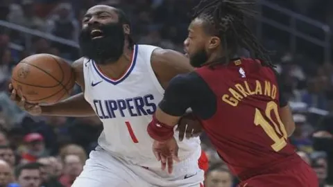 “16天激战告捷，圣城雄师客场冲击休城坚盾：不败传奇即将再续！”